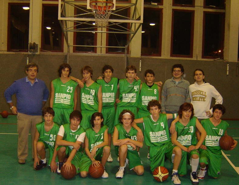 Il gruppo degli under 15 con Giuliano Ghisellini, il suo assistente Vlad Zecchini ed l'accompagnatore del gruppo Valerio Piccolo